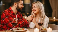 8 skrytých signálov: ako zistiť, či sa niekomu páčite